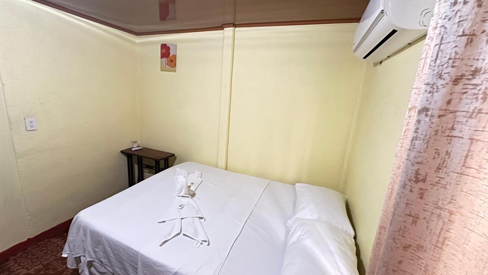 The Corner House Apartment Tortuguero Bagian luar foto
